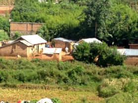 Construction_des_murs_au_quartier_La_Paix_Mahazine